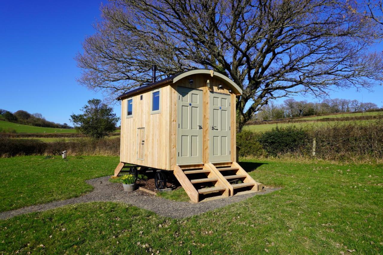 Little Ash Glamping - Luxury Shepherd's Huts Newton Abbot